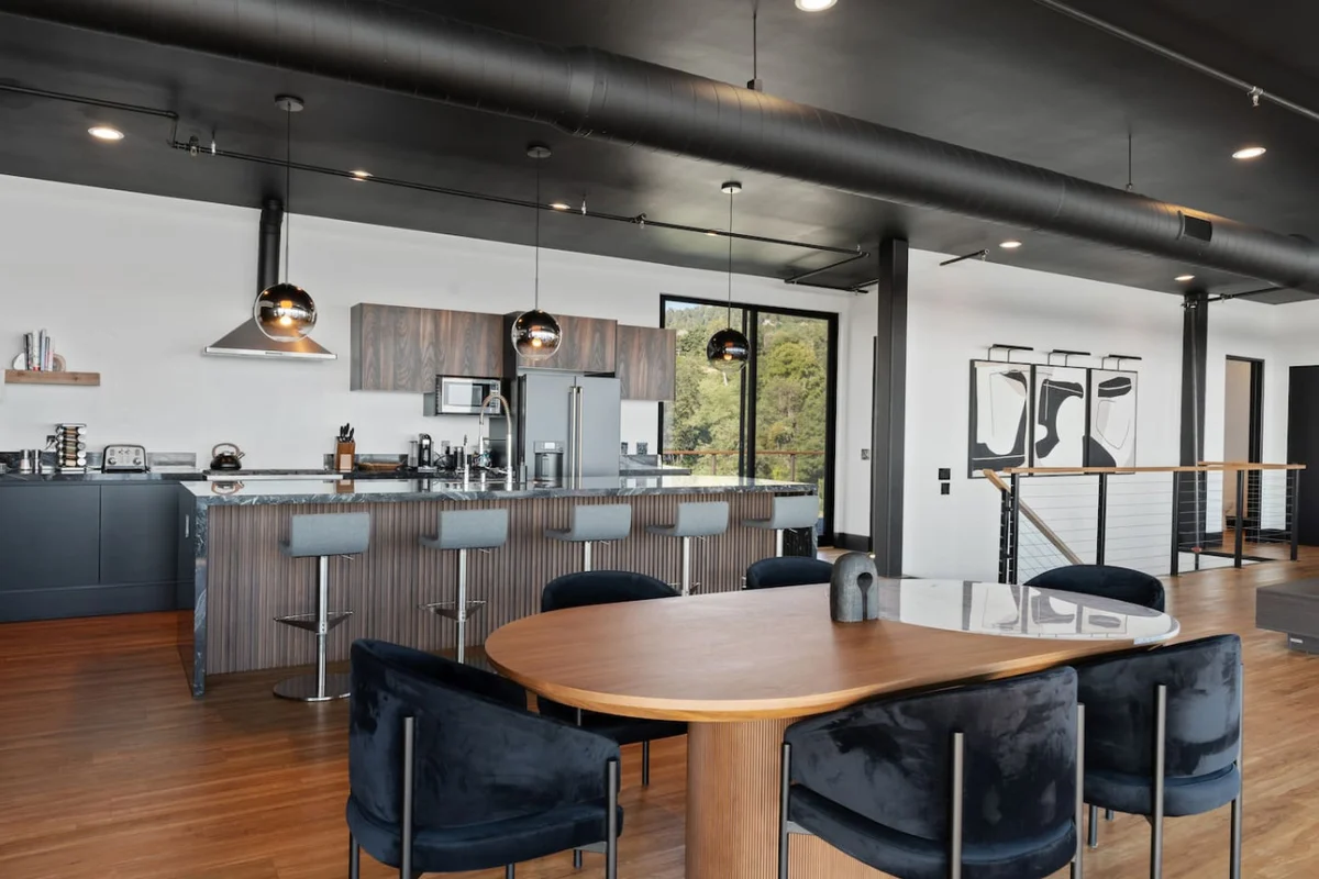 Dream House Hideaway and Hot Tub with Amazing View #115