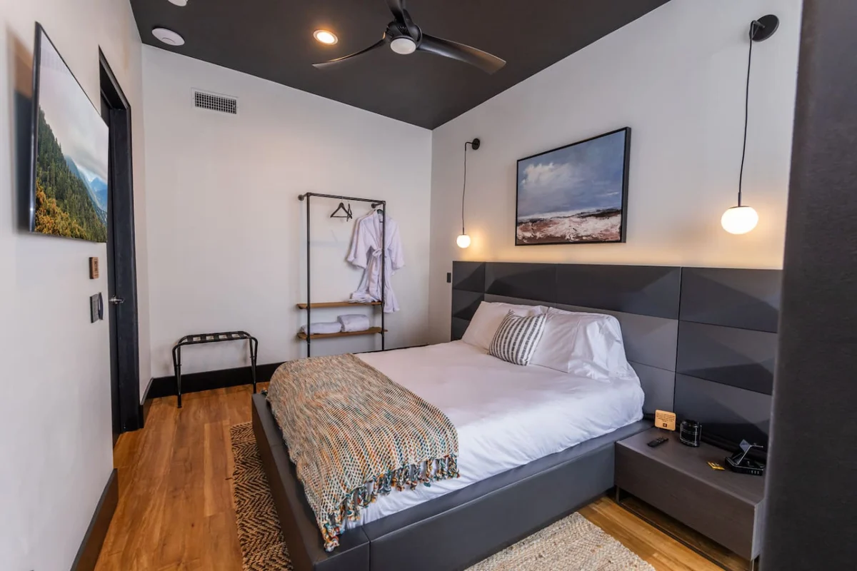 Dream House Hideaway and Hot Tub with Amazing View #90