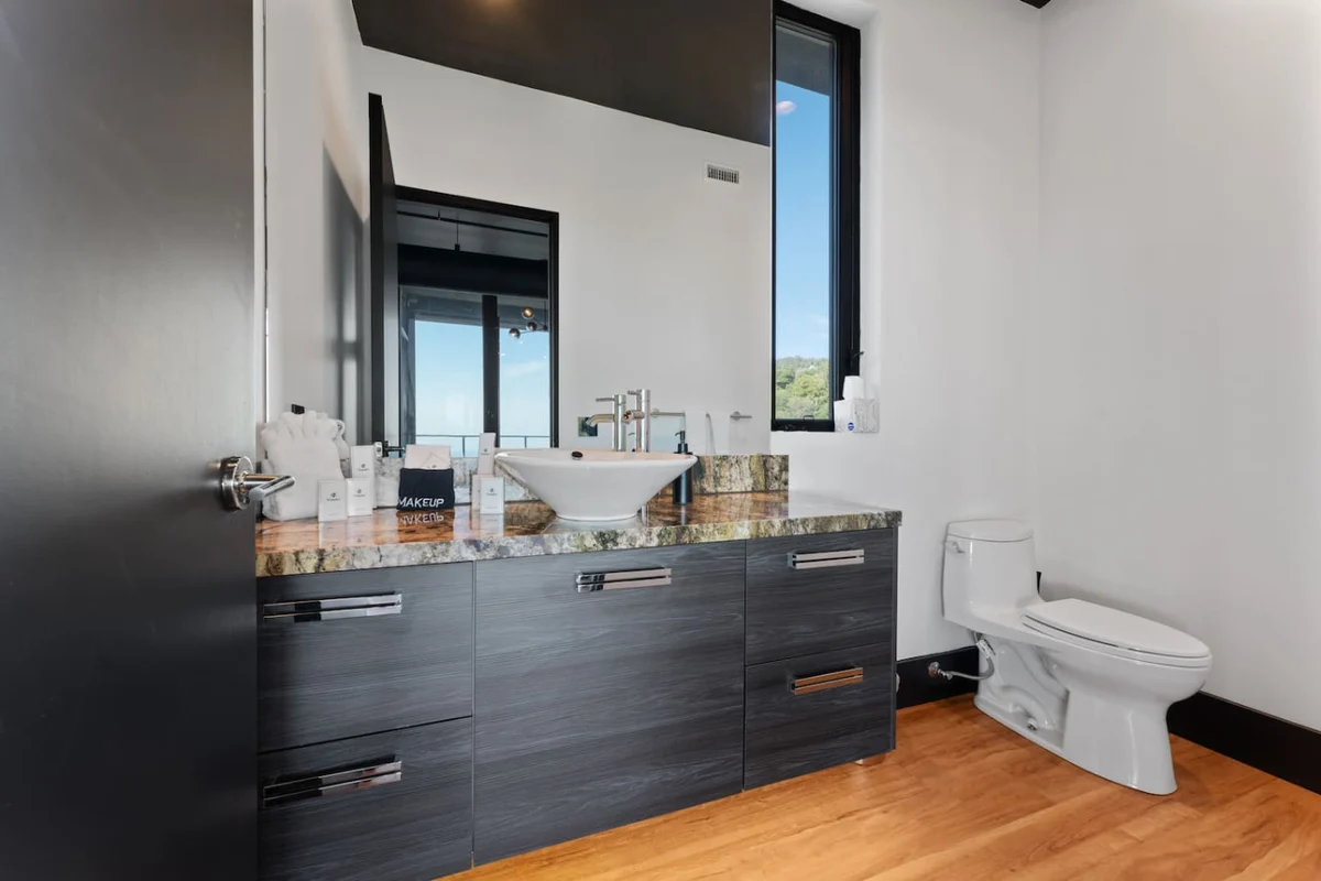 Dream House Hideaway and Hot Tub with Amazing View #106