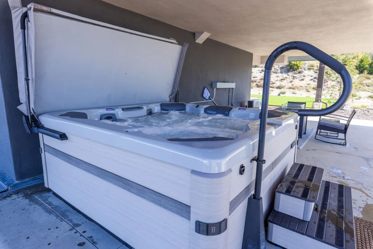 Dream House Hideaway and Hot Tub with Amazing View #83