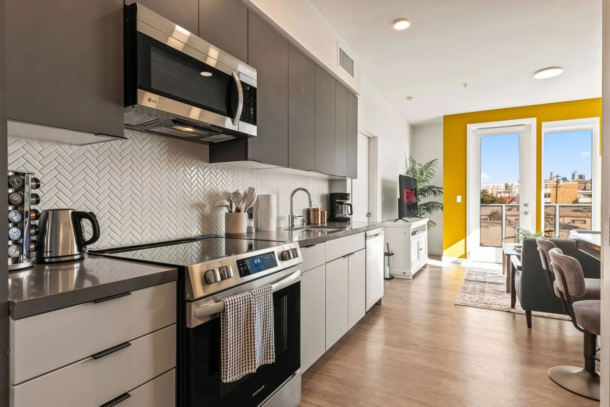 Home in Los Angeles property photo 3