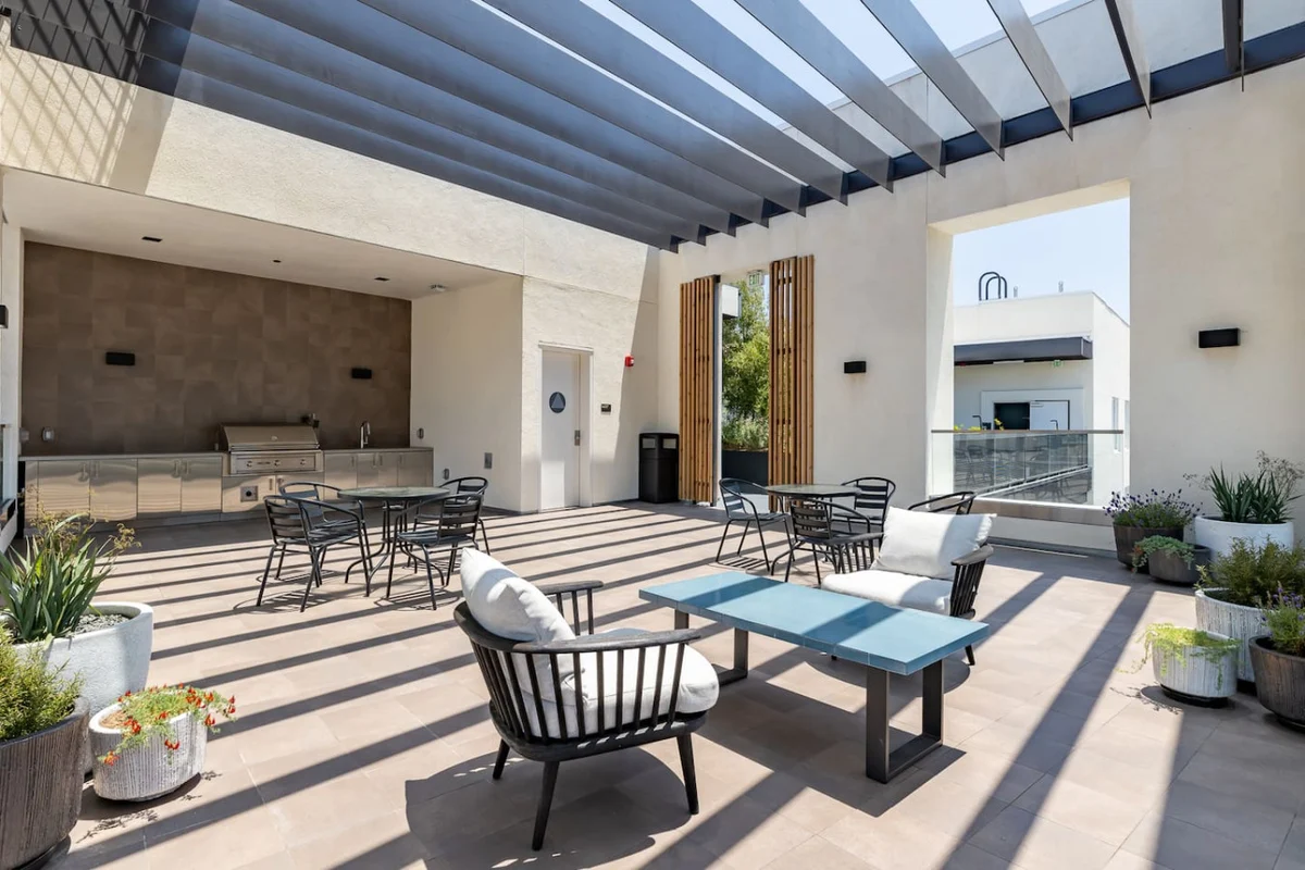 Home in Los Angeles property photo 5