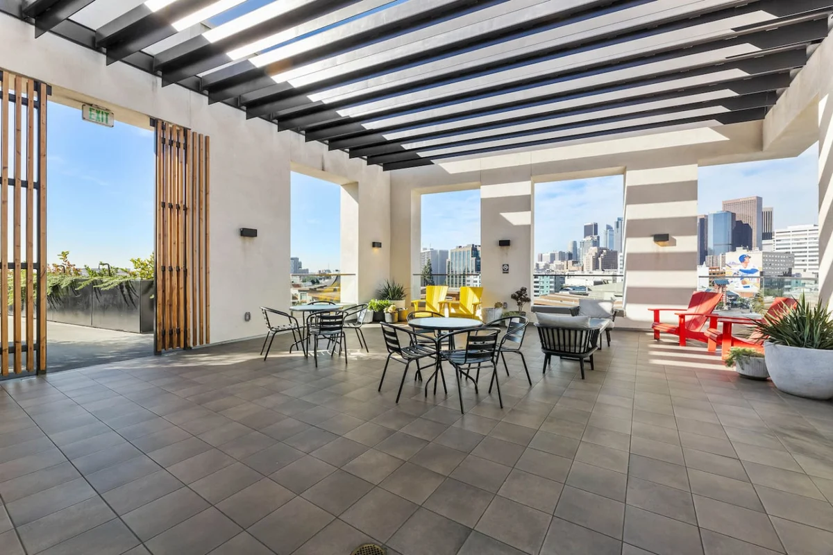 Home in Los Angeles property photo 2