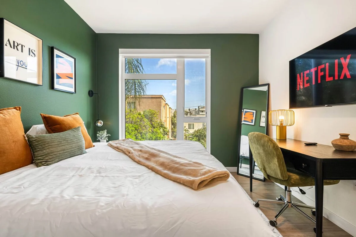 Home in Los Angeles property photo 3