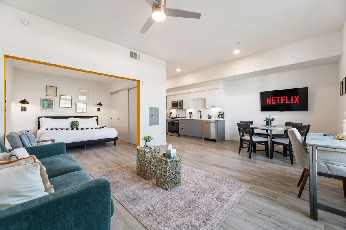Home in Los Angeles property photo 2