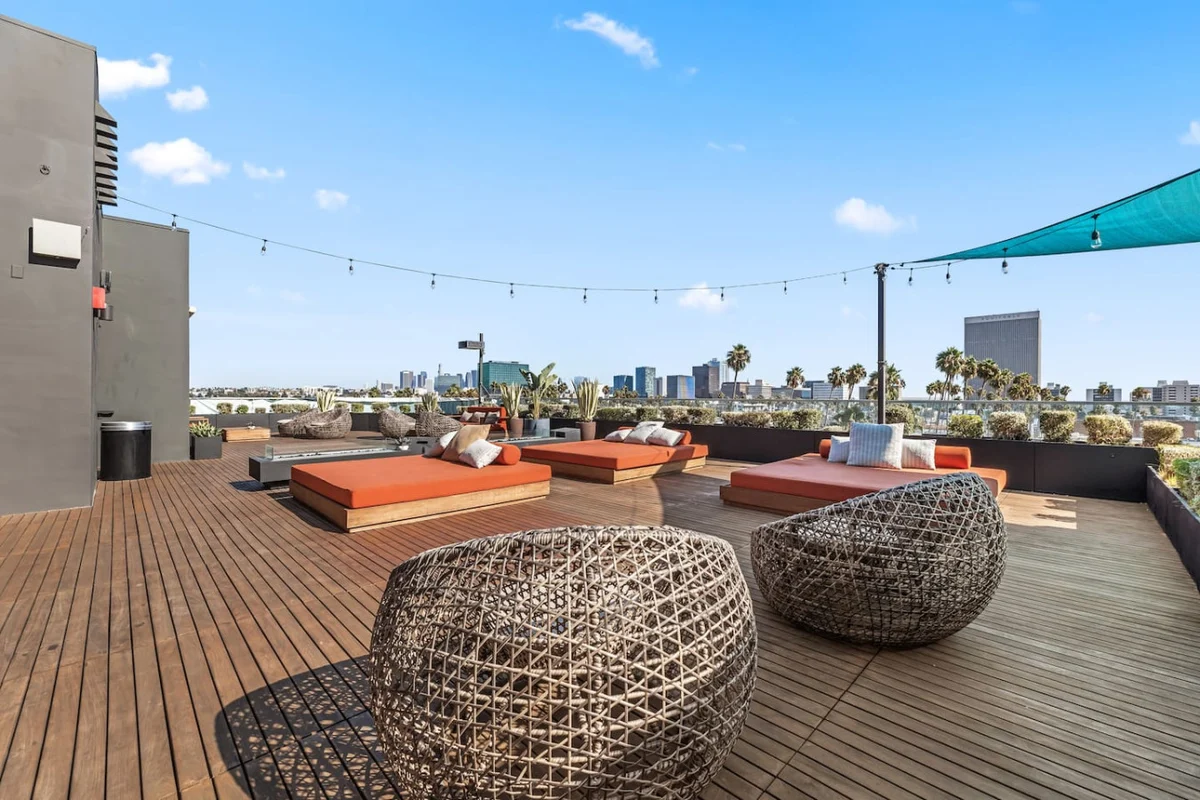 Home in Los Angeles property photo 3