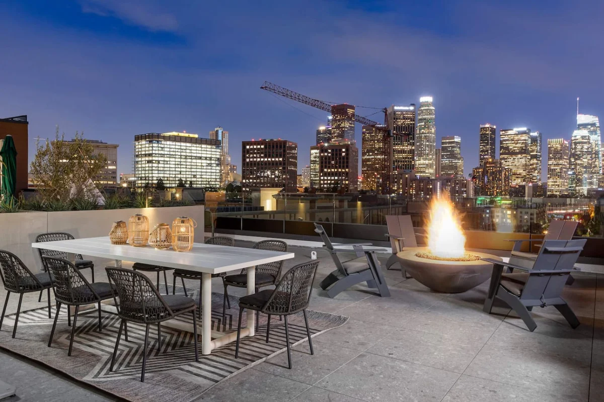 Home in Los Angeles property photo 3
