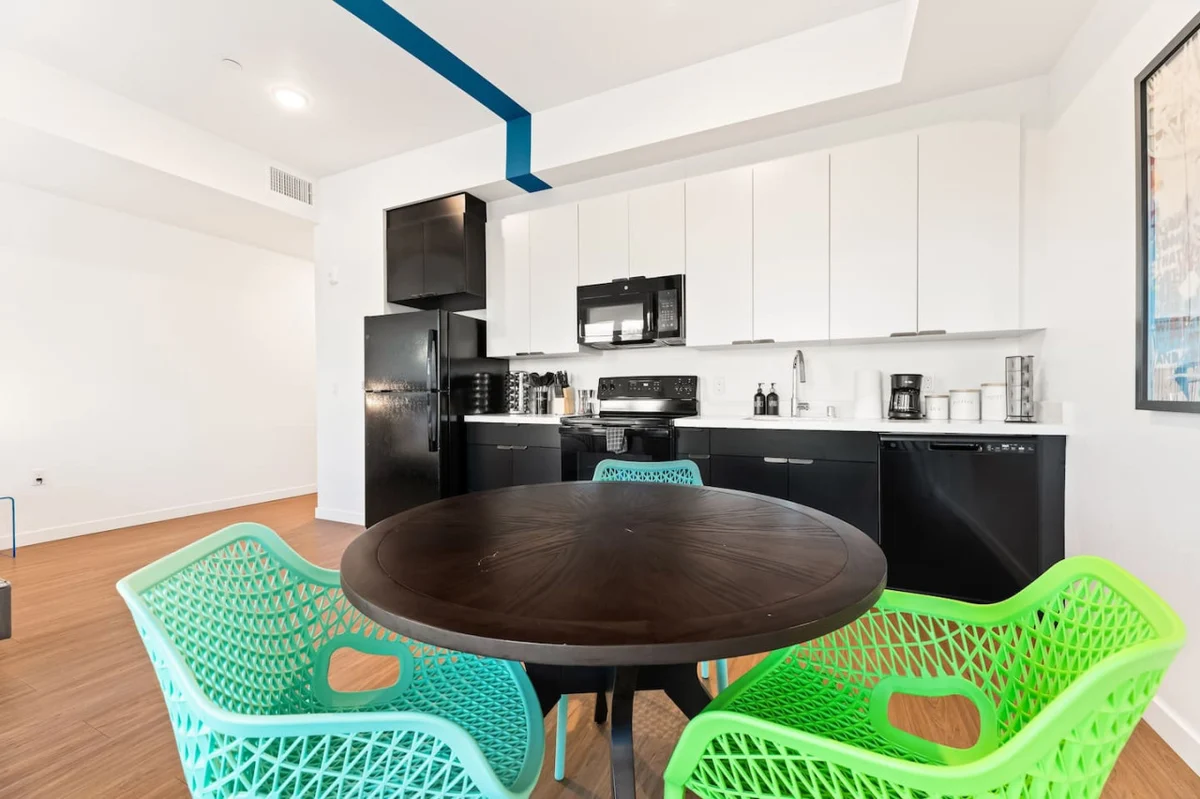 Home in Los Angeles property photo 3