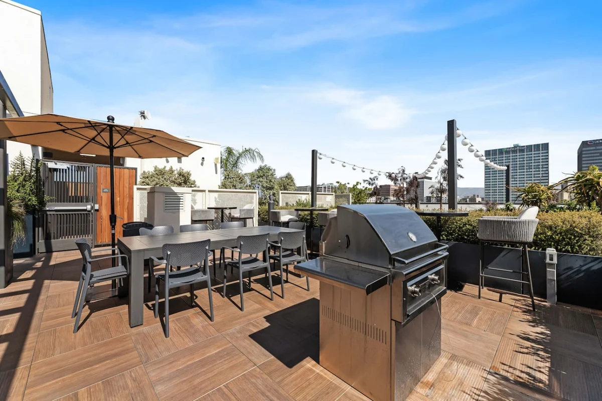 Home in Los Angeles property photo 3