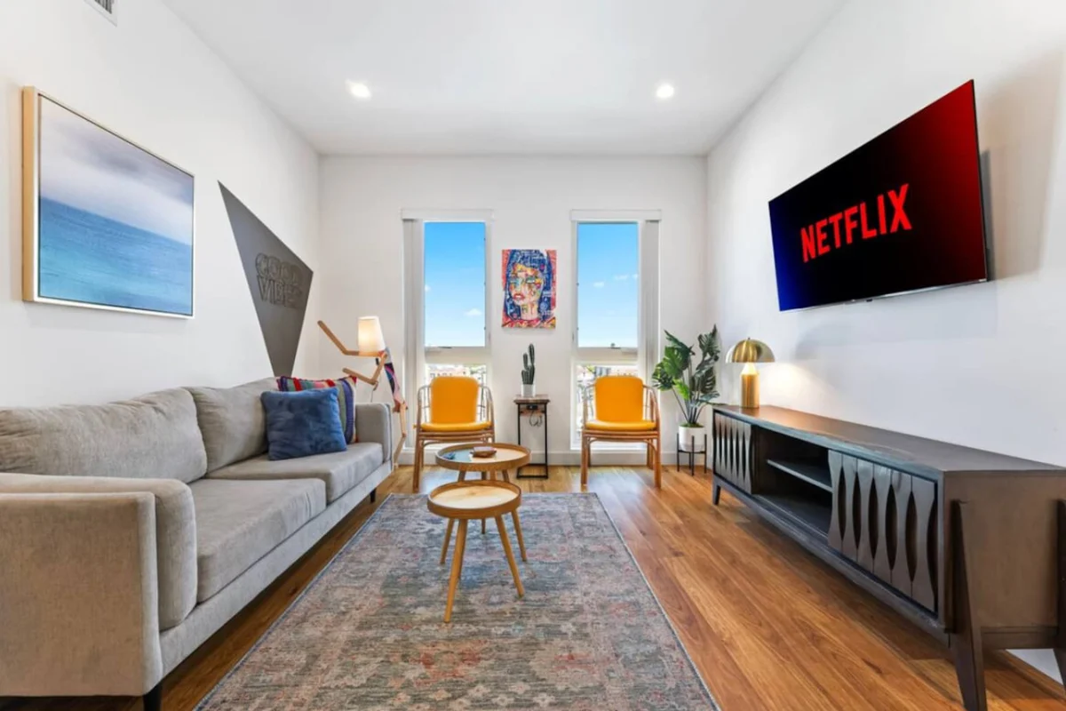 Home in Los Angeles property photo 2