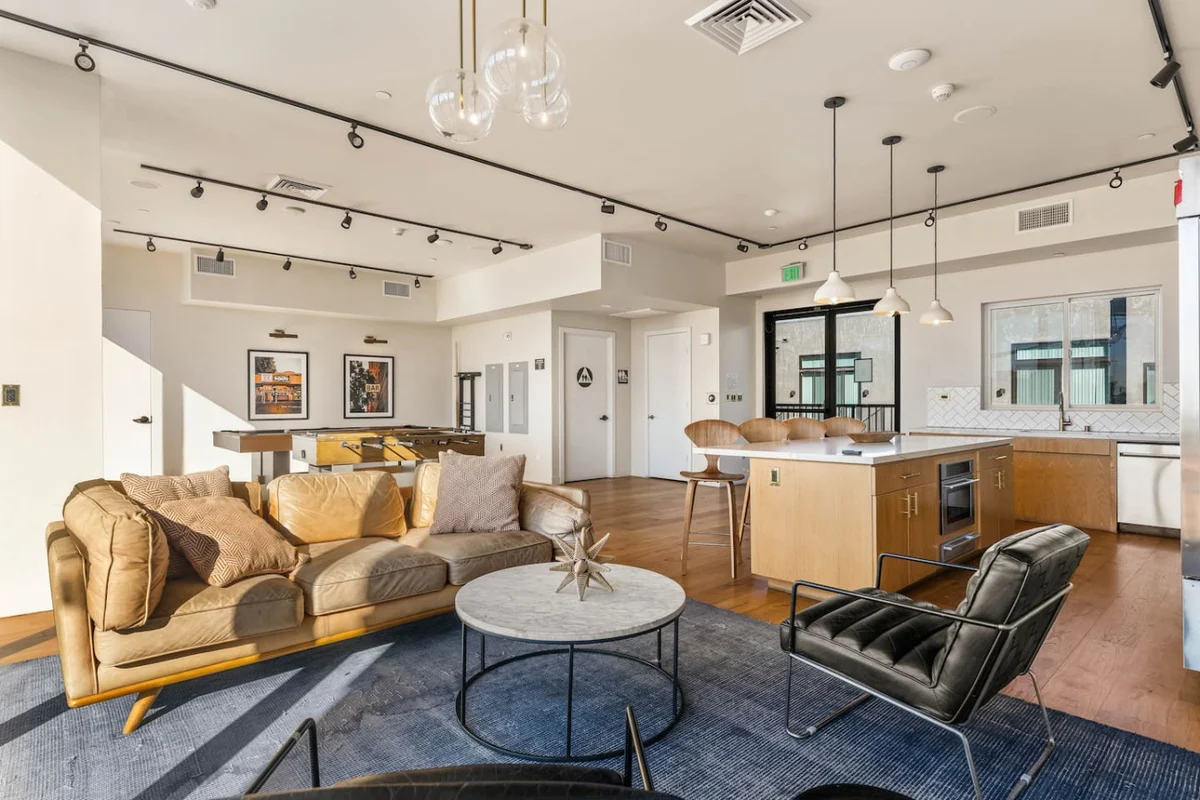 Home in Los Angeles property photo 5