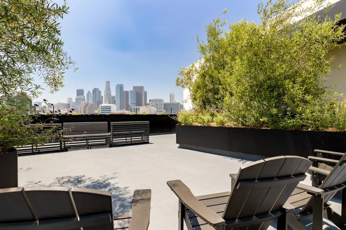 Home in Los Angeles property photo 4