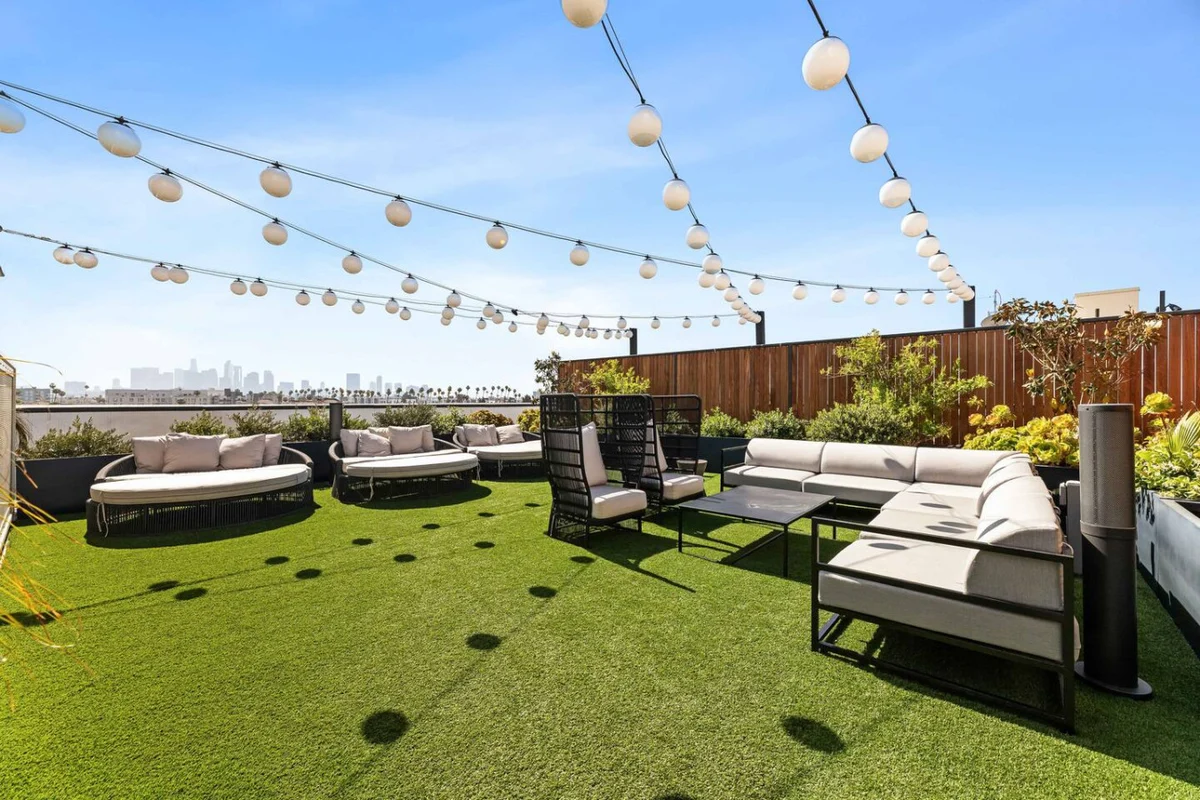Home in Los Angeles property photo 4