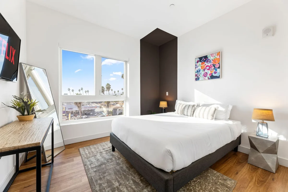 Home in Los Angeles property photo 3