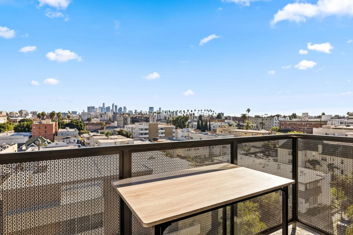 Home in Los Angeles property photo 5