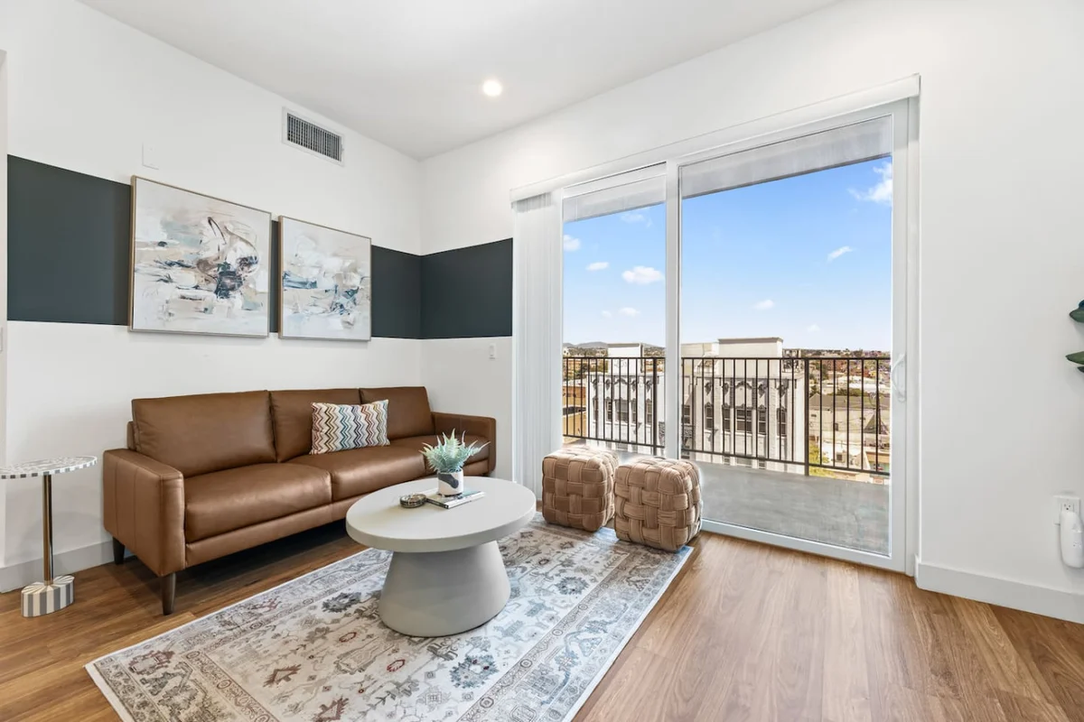 Home in Los Angeles property photo 2