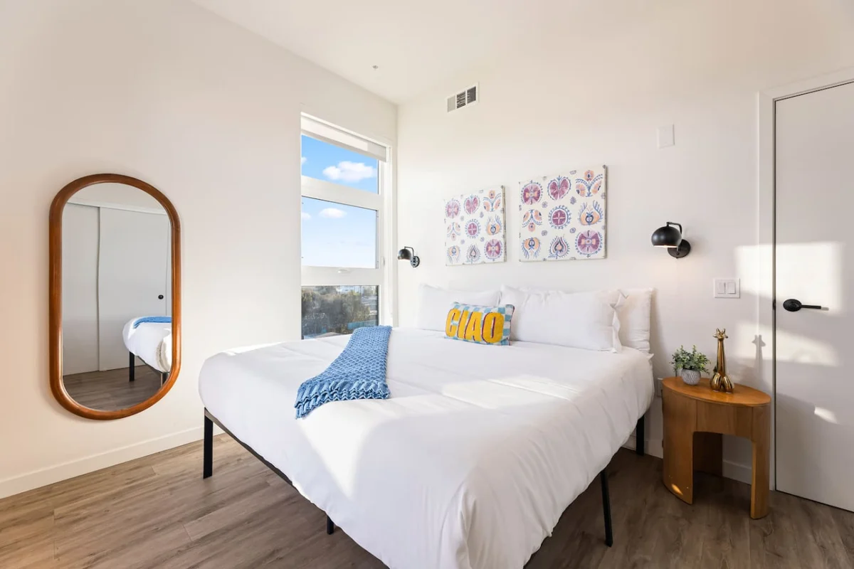 Home in Los Angeles property photo 3