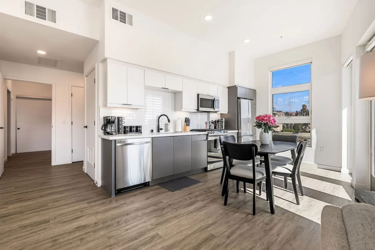 Home in Los Angeles property photo 3