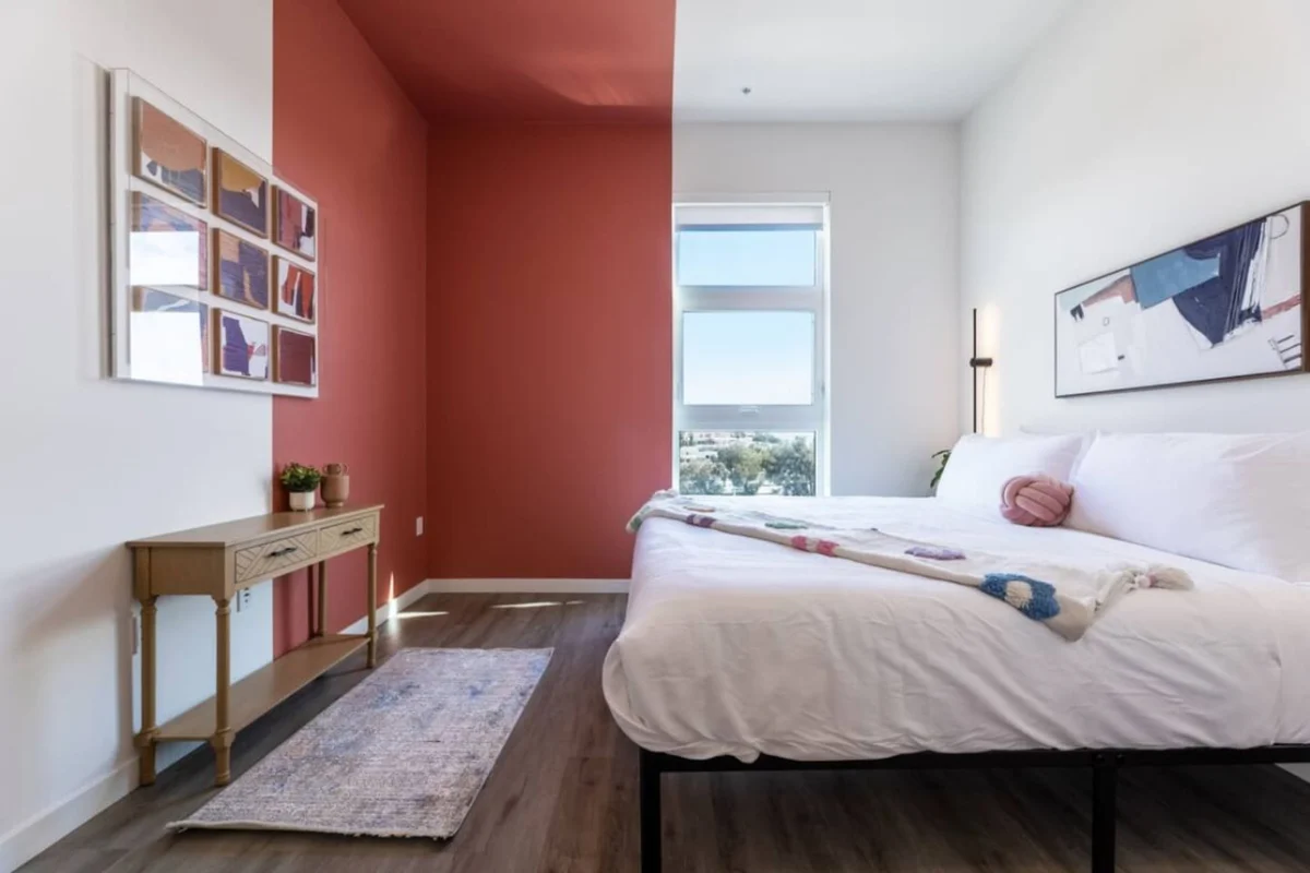 Home in Los Angeles property photo 2