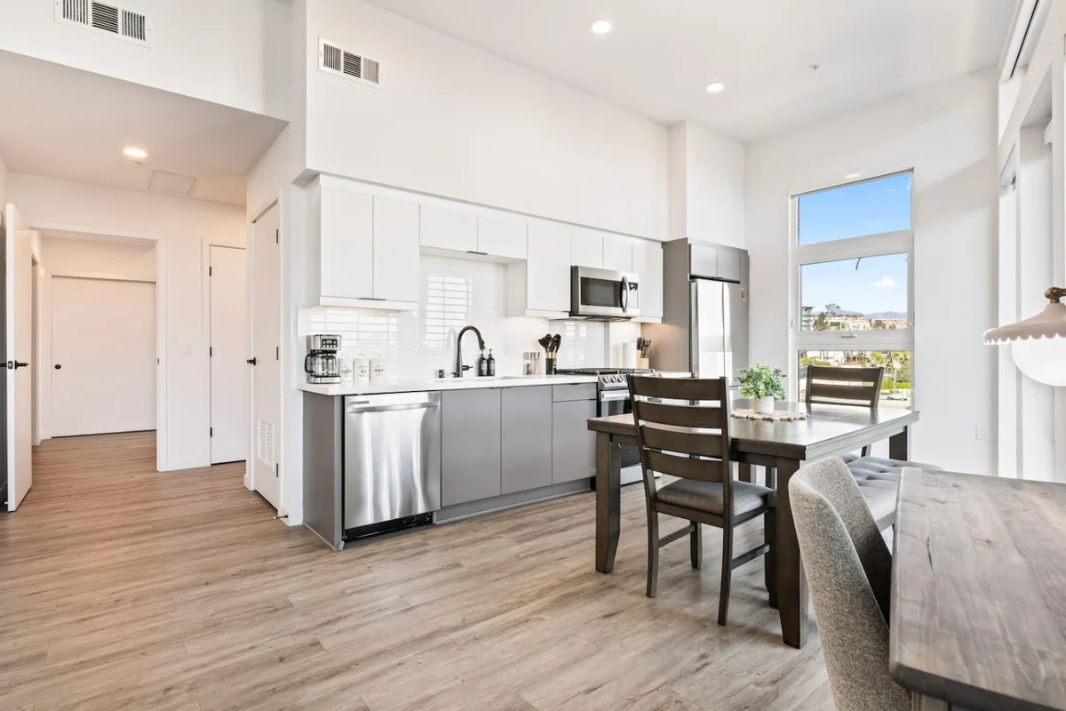 Home in Los Angeles property photo 5