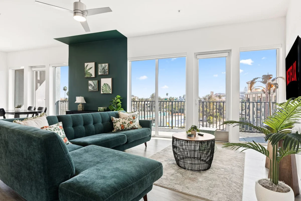 Home in Los Angeles property photo 3