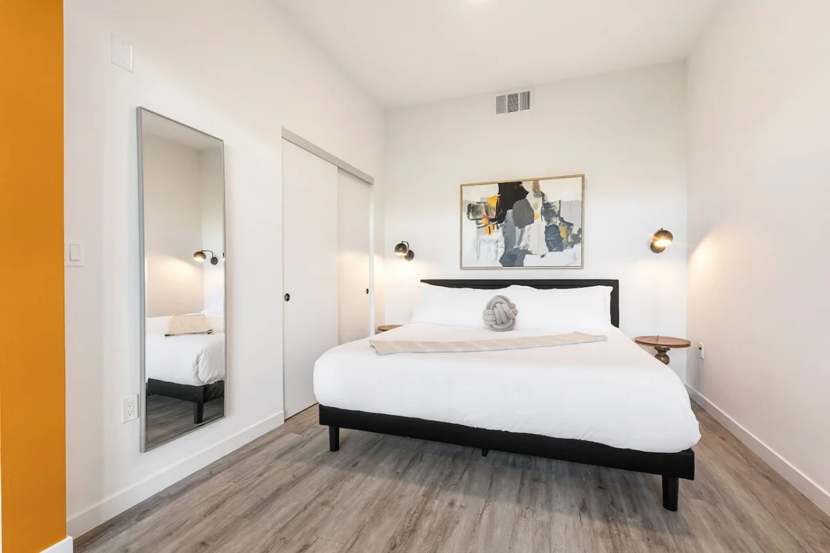 Home in Los Angeles property photo 5