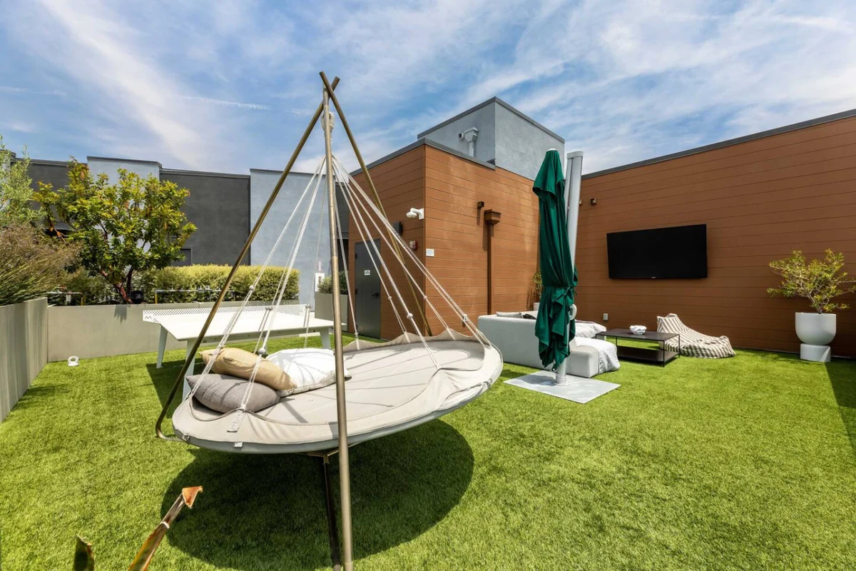 Home in Los Angeles property photo 3
