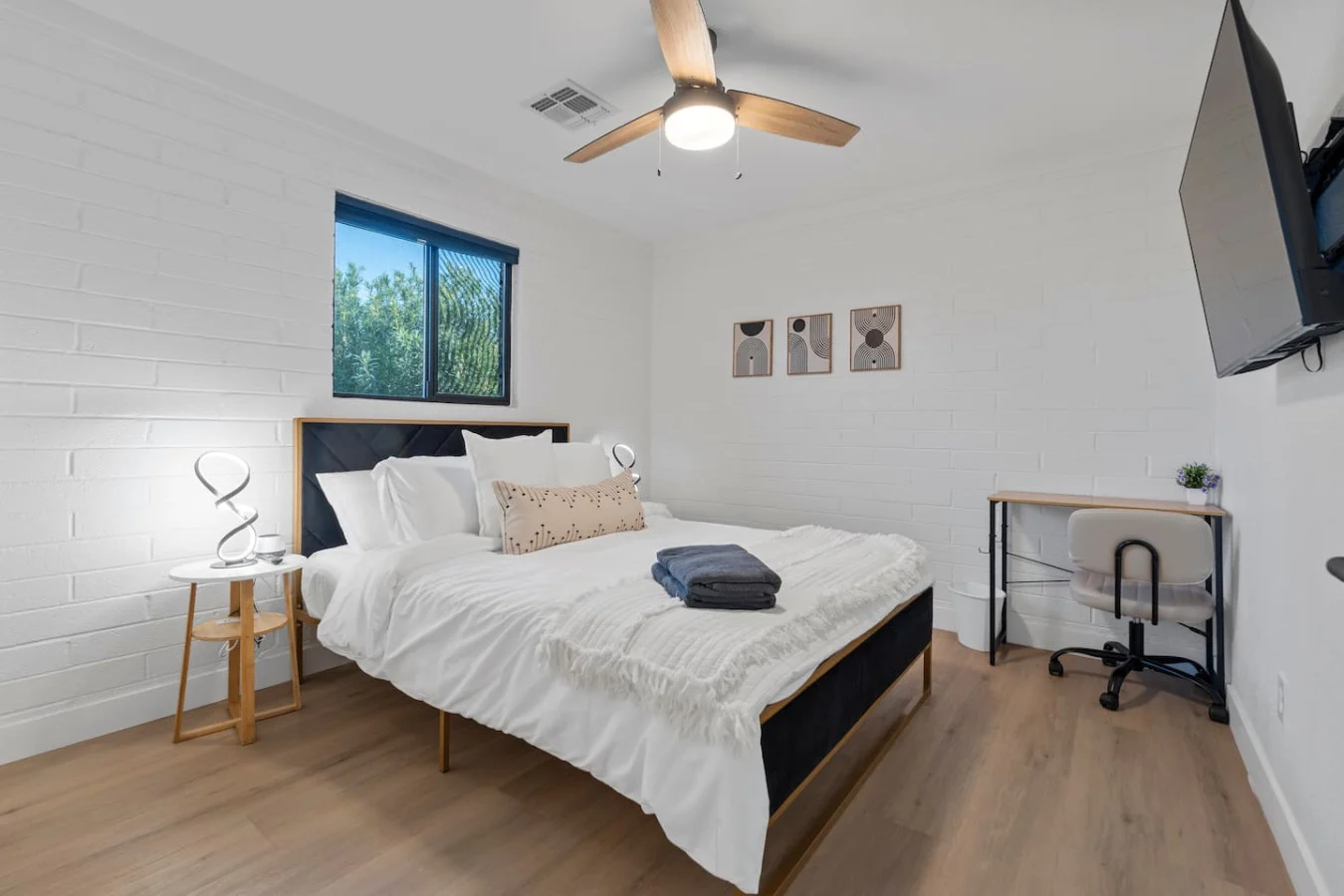 Traveling medical professional bedroom with desk