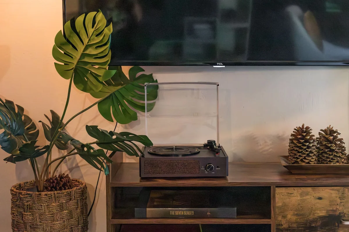2BR Mid Century Retreat • EV, Hot Tub, BBQ #126