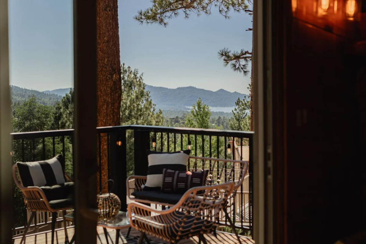 Cozy A-Frame vibes w. Lake & Ski views, AC #100