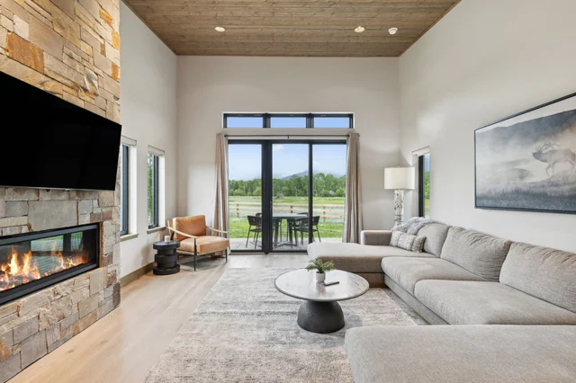 Mara Luxury Cabin- Maple