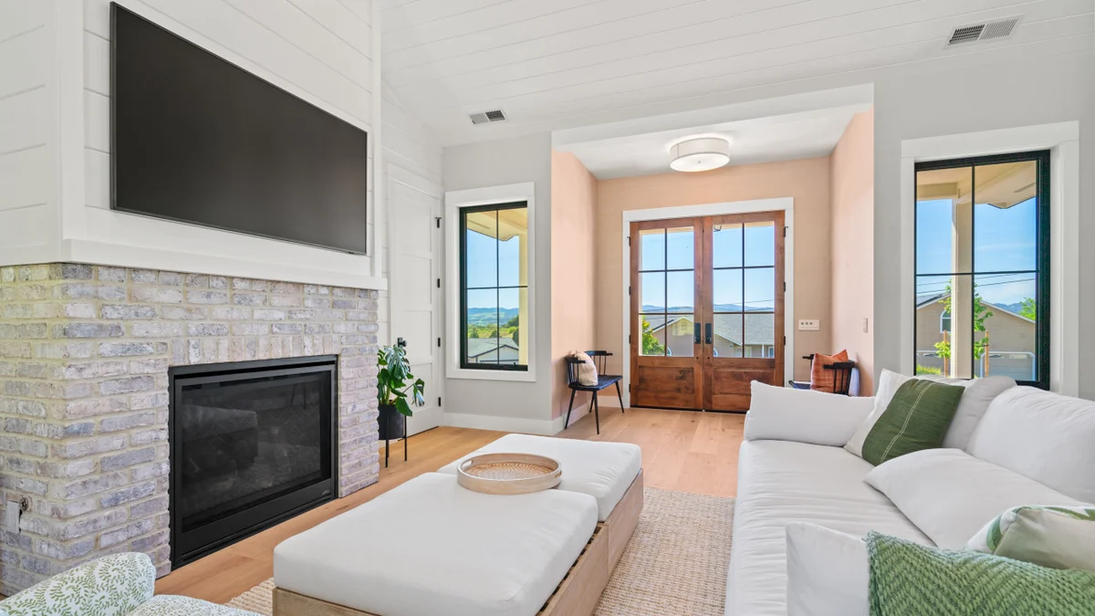 Healdsburg Haven - 3 BD plus Den, Pool, Spa & Wine Tasting #107