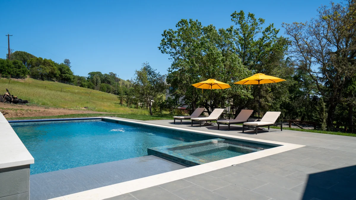 Healdsburg Haven - 3 BD plus Den, Pool, Spa & Wine Tasting #112