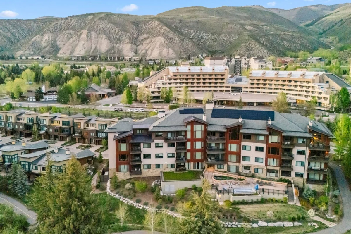 LUXE Riverfront Mountain Retreat | Walk to Gondola #98