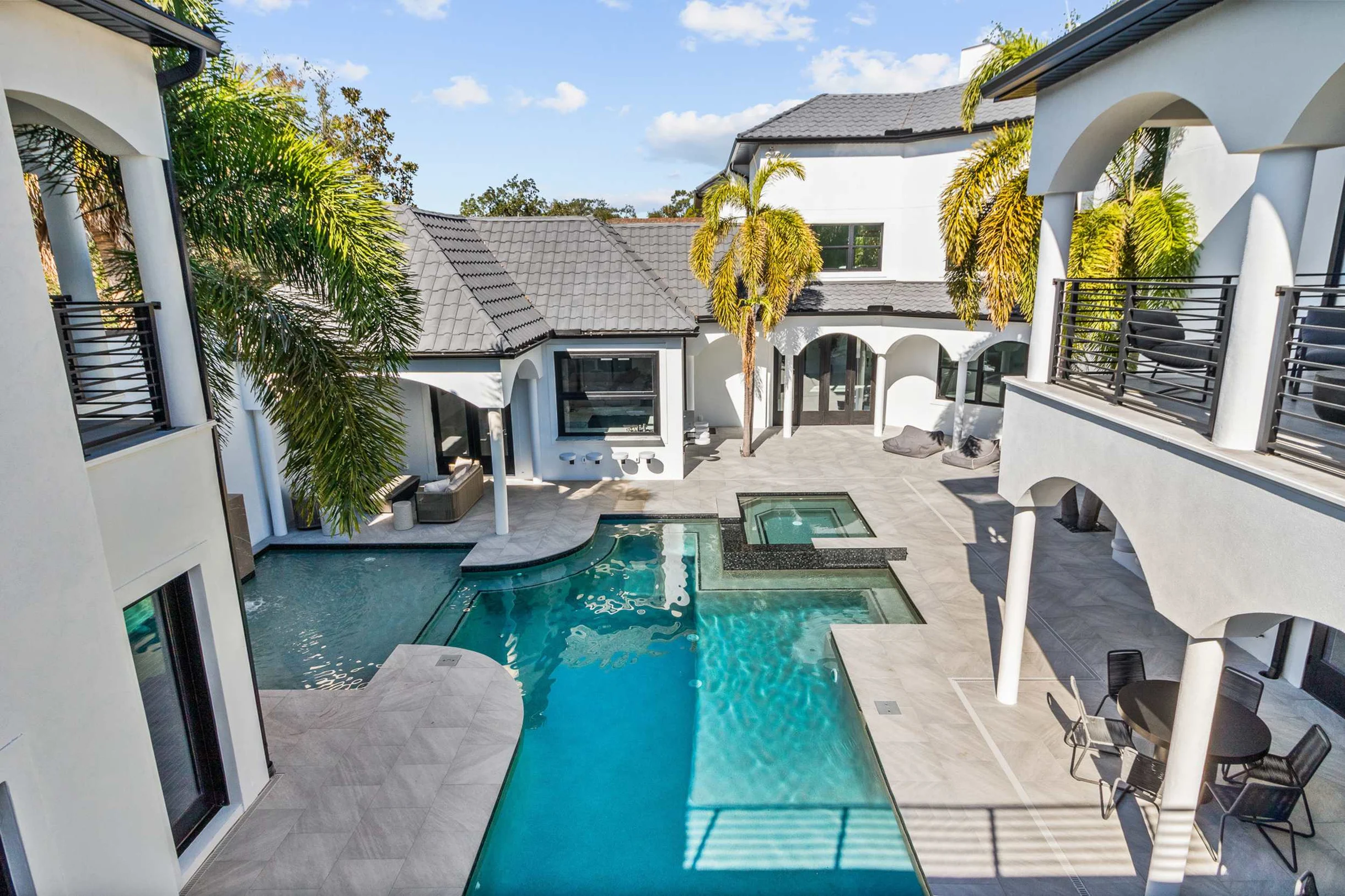 Wander Tampa Estate #108