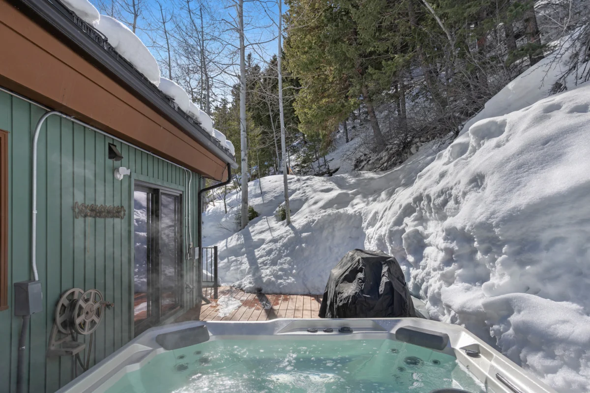 LUXE Loft Town Home | HOT TUB | Family-Friendly #97