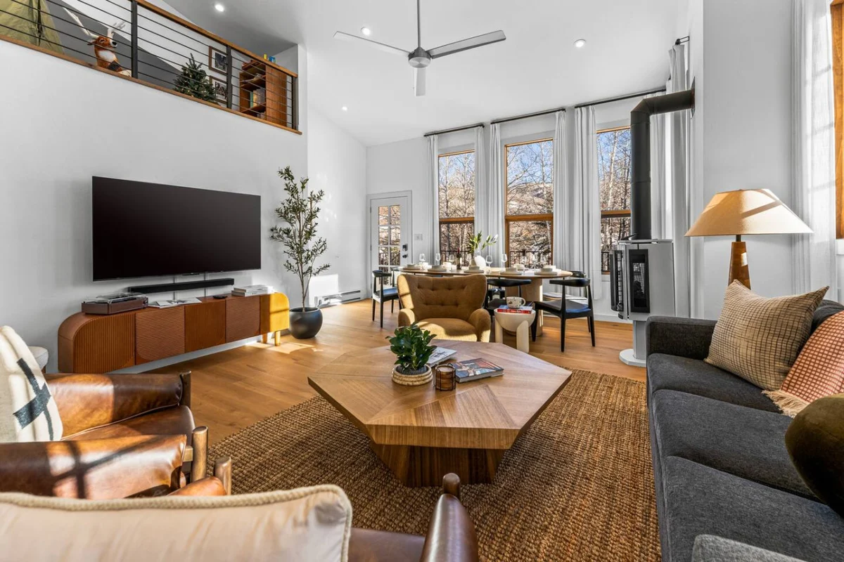 LUXE Loft Town Home | HOT TUB | Family-Friendly #85