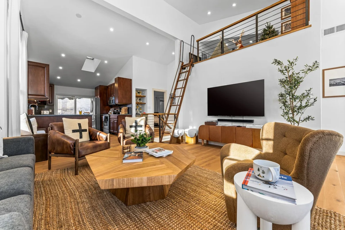 LUXE Loft Town Home | HOT TUB | Family-Friendly #64