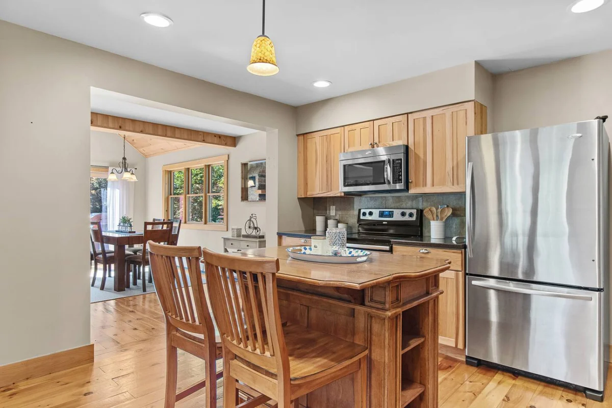 Warm & Woodsy Cabin Year-Round Escape #54