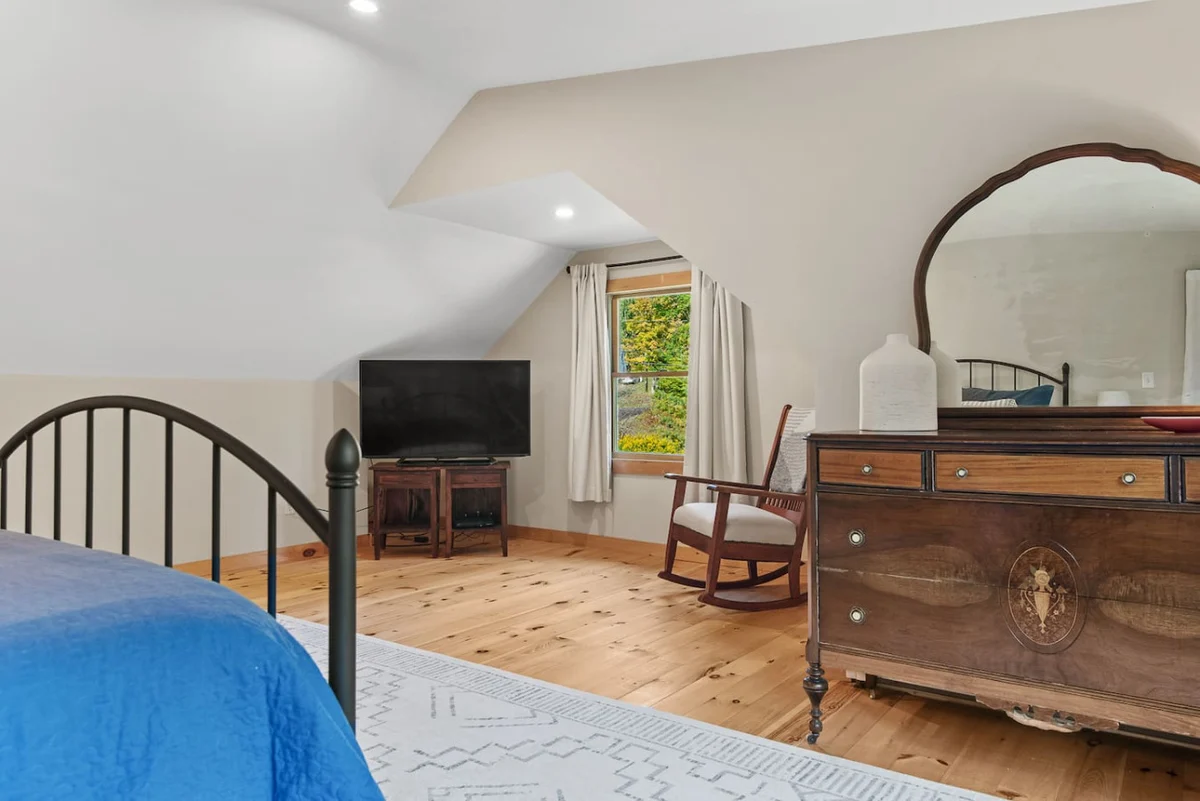 Warm & Woodsy Cabin Year-Round Escape #59