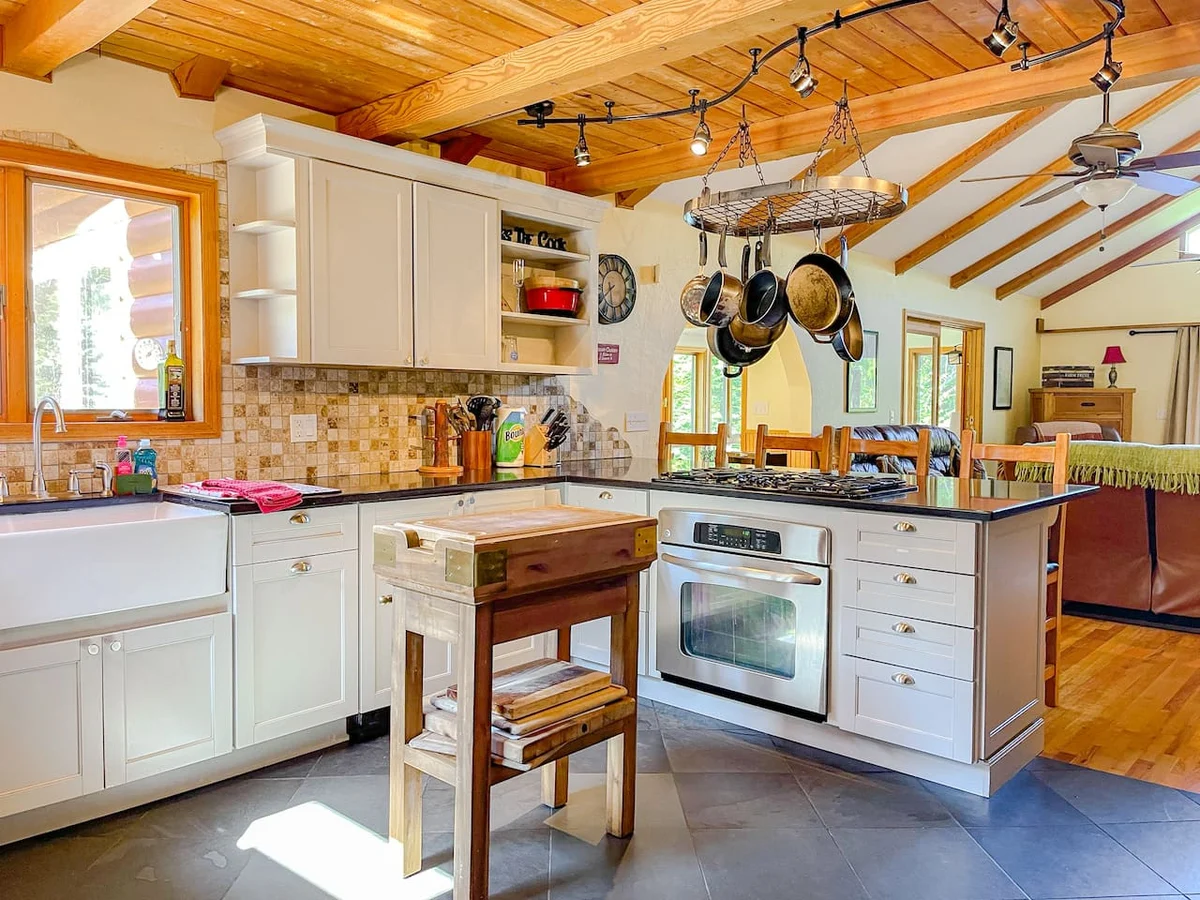 Cozy 6BR Catskills Getaway with Hot Tub #149