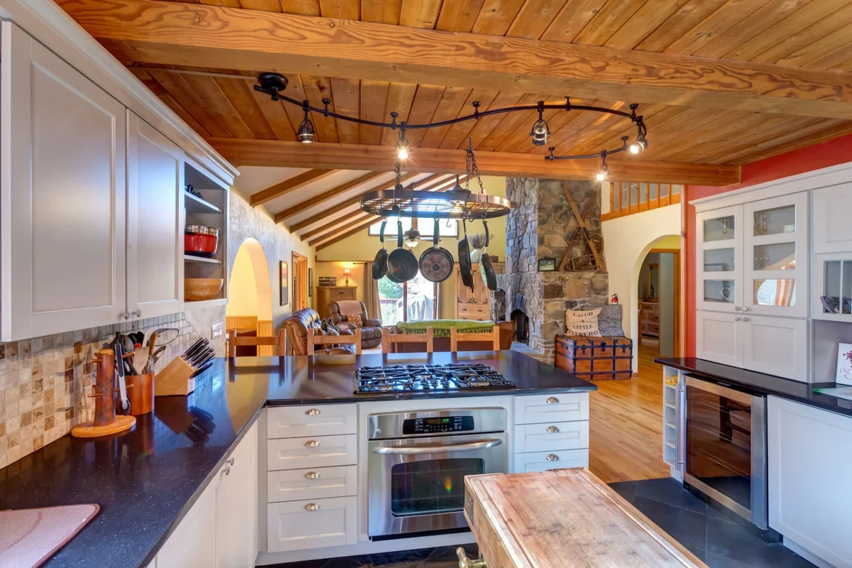Cozy 6BR Catskills Getaway with Hot Tub #107