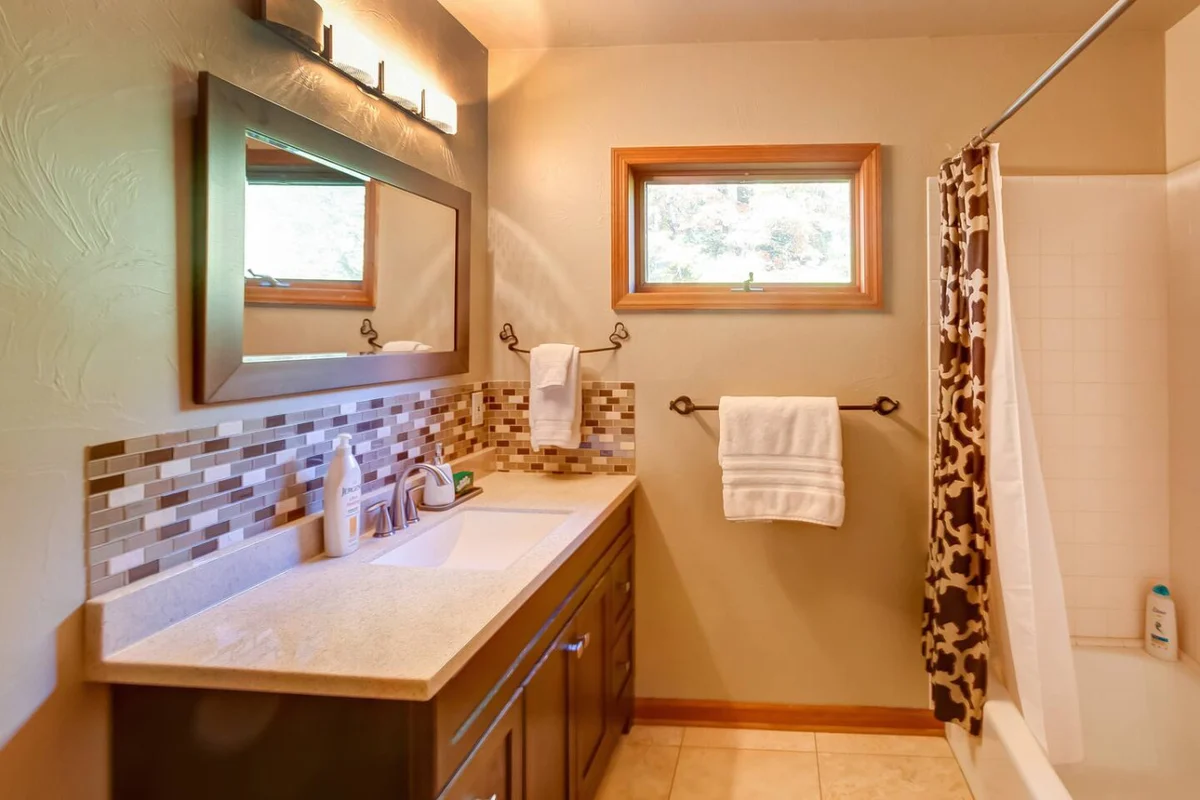 Cozy 6BR Catskills Getaway with Hot Tub #143