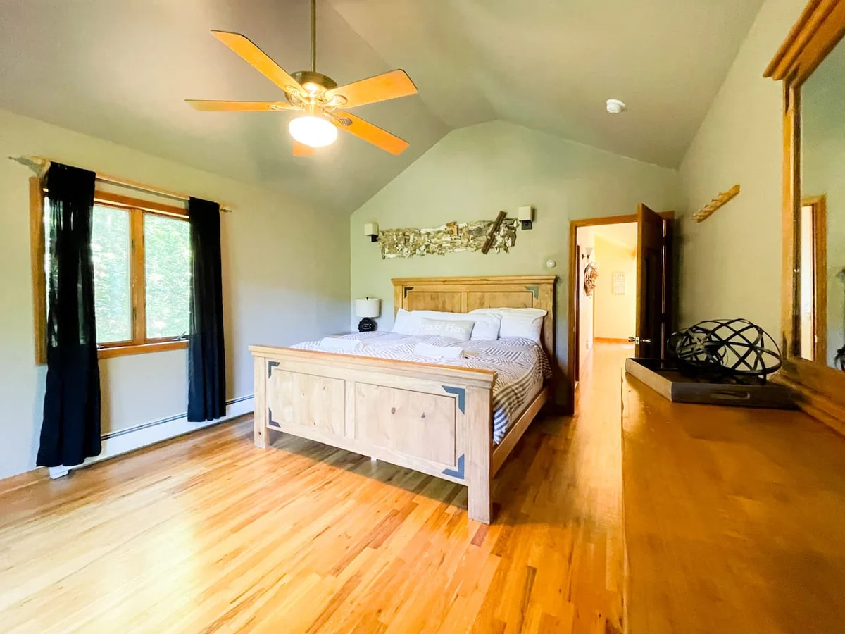 Cozy 6BR Catskills Getaway with Hot Tub #129