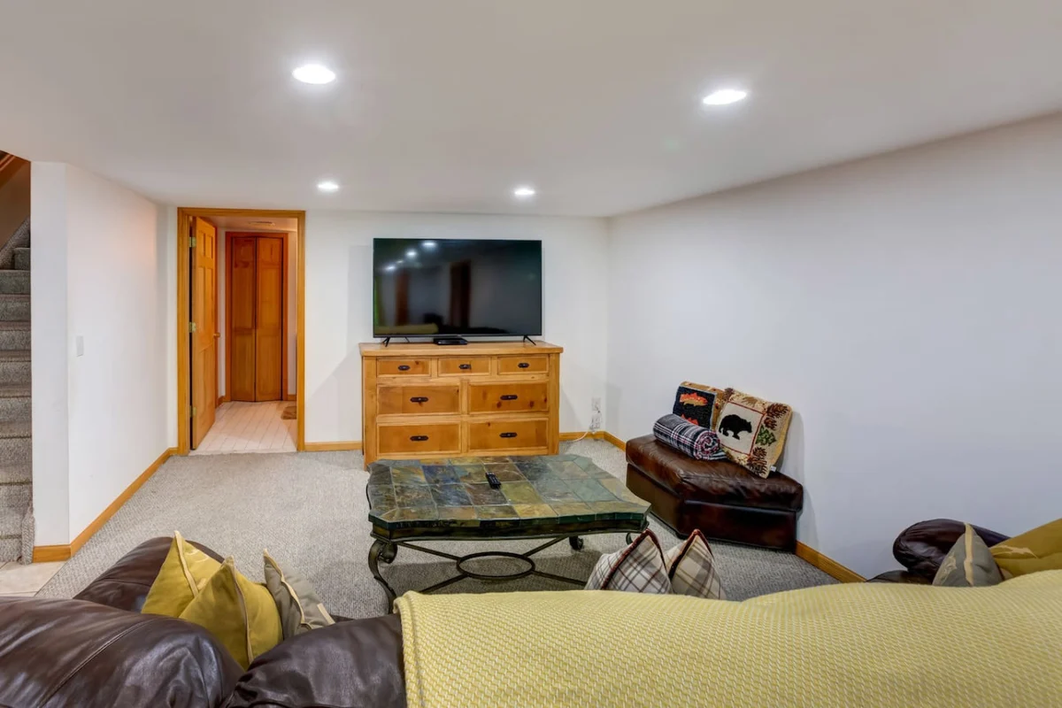 Cozy 6BR Catskills Getaway with Hot Tub #110