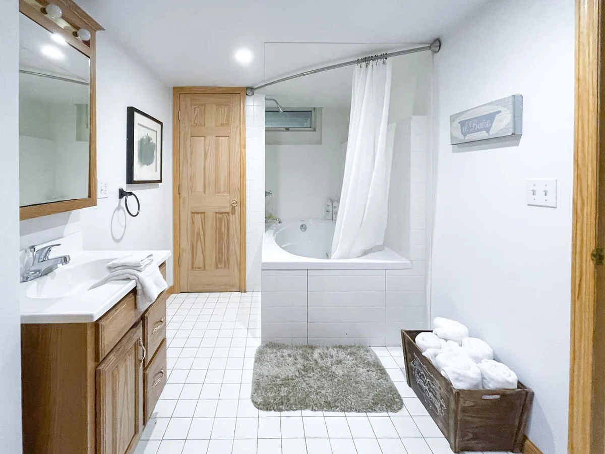 Cozy 6BR Catskills Getaway with Hot Tub #141