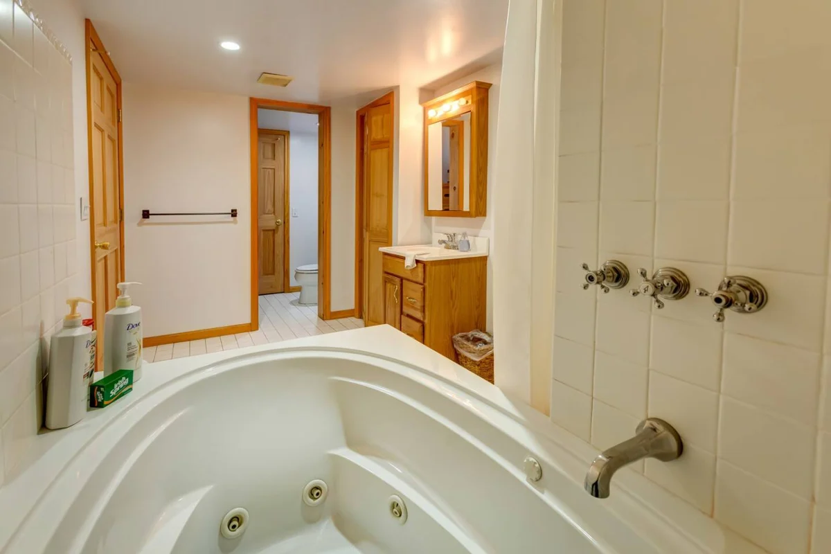 Cozy 6BR Catskills Getaway with Hot Tub #134
