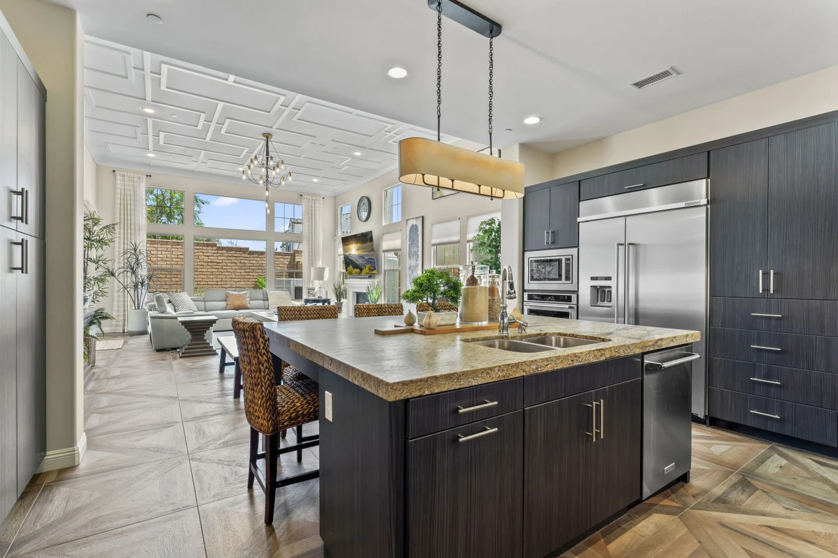 Home in La Quinta property photo 2