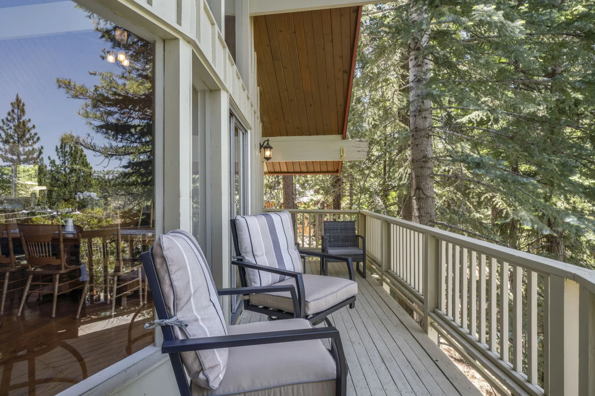 Home in Lake Arrowhead property photo 5