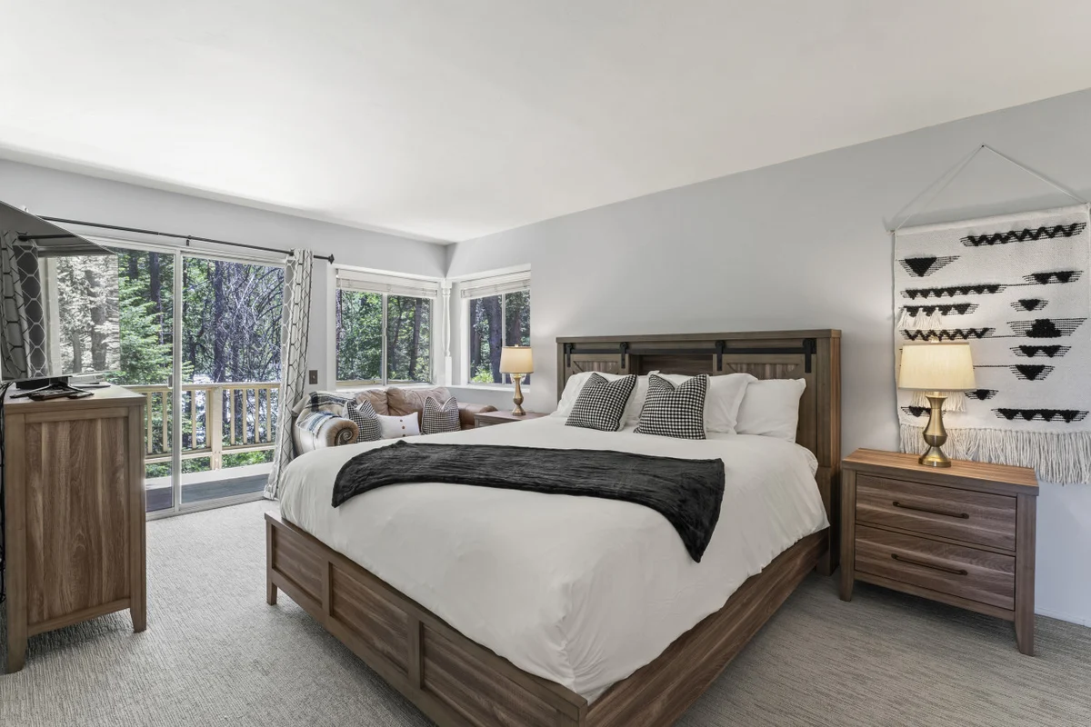 Home in Lake Arrowhead property photo 3